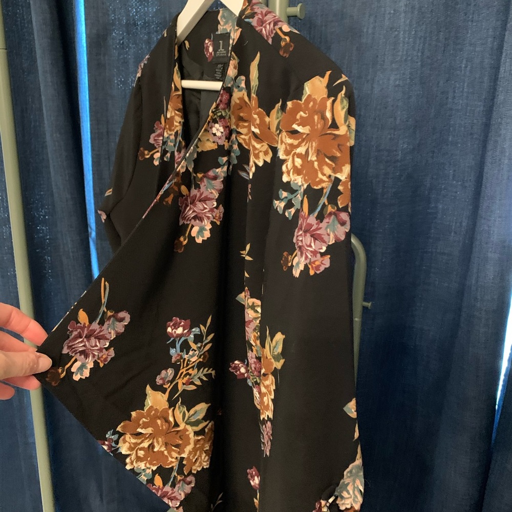 Blazer - Picture 3 of 4